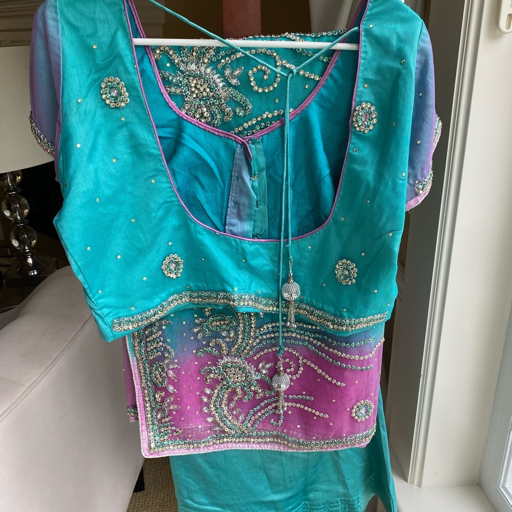 Glamorous Net Sari - image 2